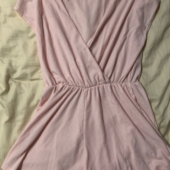 small pink romper - Picture 3 of 3